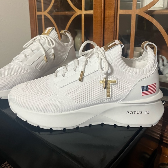Donald Trump limited edition POTUS 45 white sneakers - Picture 6 of 6